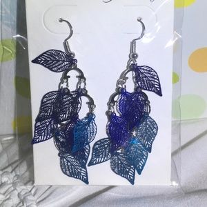 New long earrings in blue